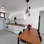 Seaview Modern In Downtown