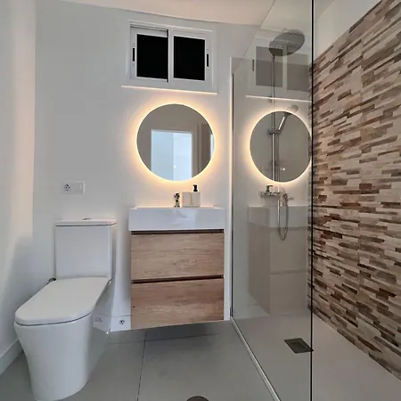 Апартаменты Seaview Modern In Downtown Лос Кристианос