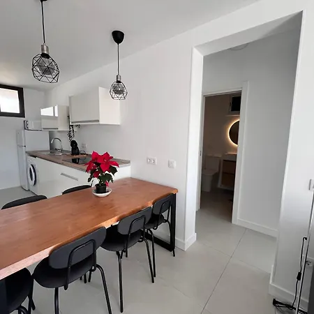 Апартаменты Seaview Modern In Downtown Лос Кристианос